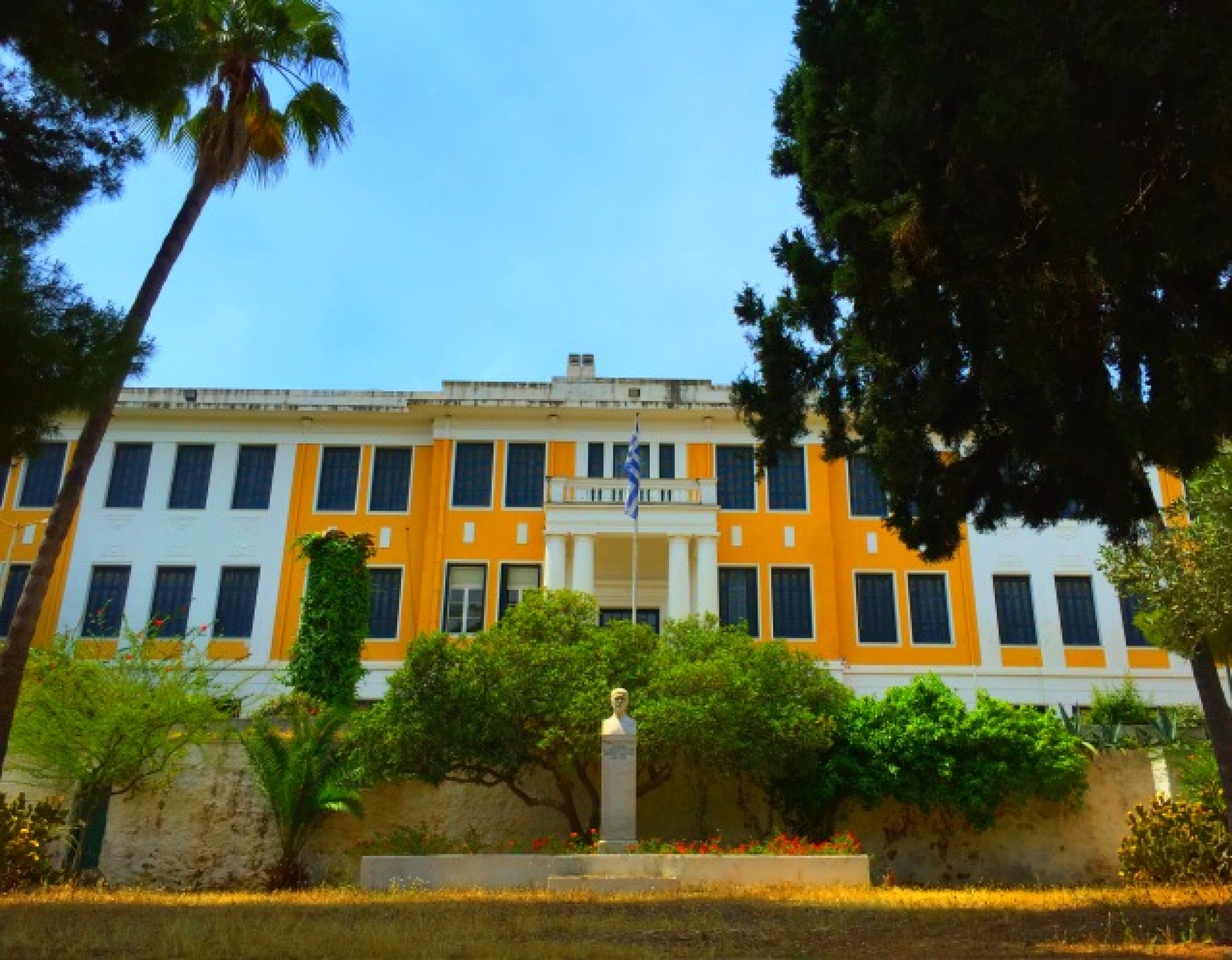 Anargirios &amp; Korgialenios School of Spetses